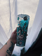 Load image into Gallery viewer, 24 oz Vintage Cowgirl / Turquoise Lava Drip
