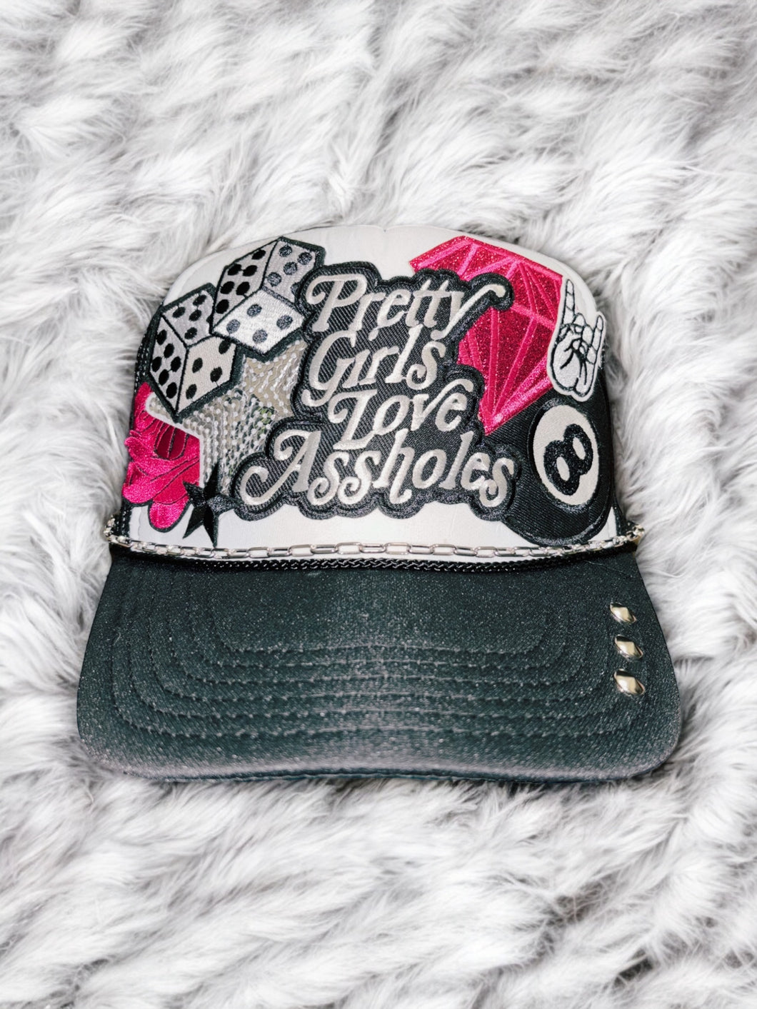Pretty Girls Love Assholes : B/W Trucker