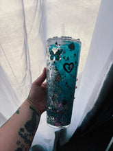 Load image into Gallery viewer, 24 oz Vintage Cowgirl / Turquoise Lava Drip
